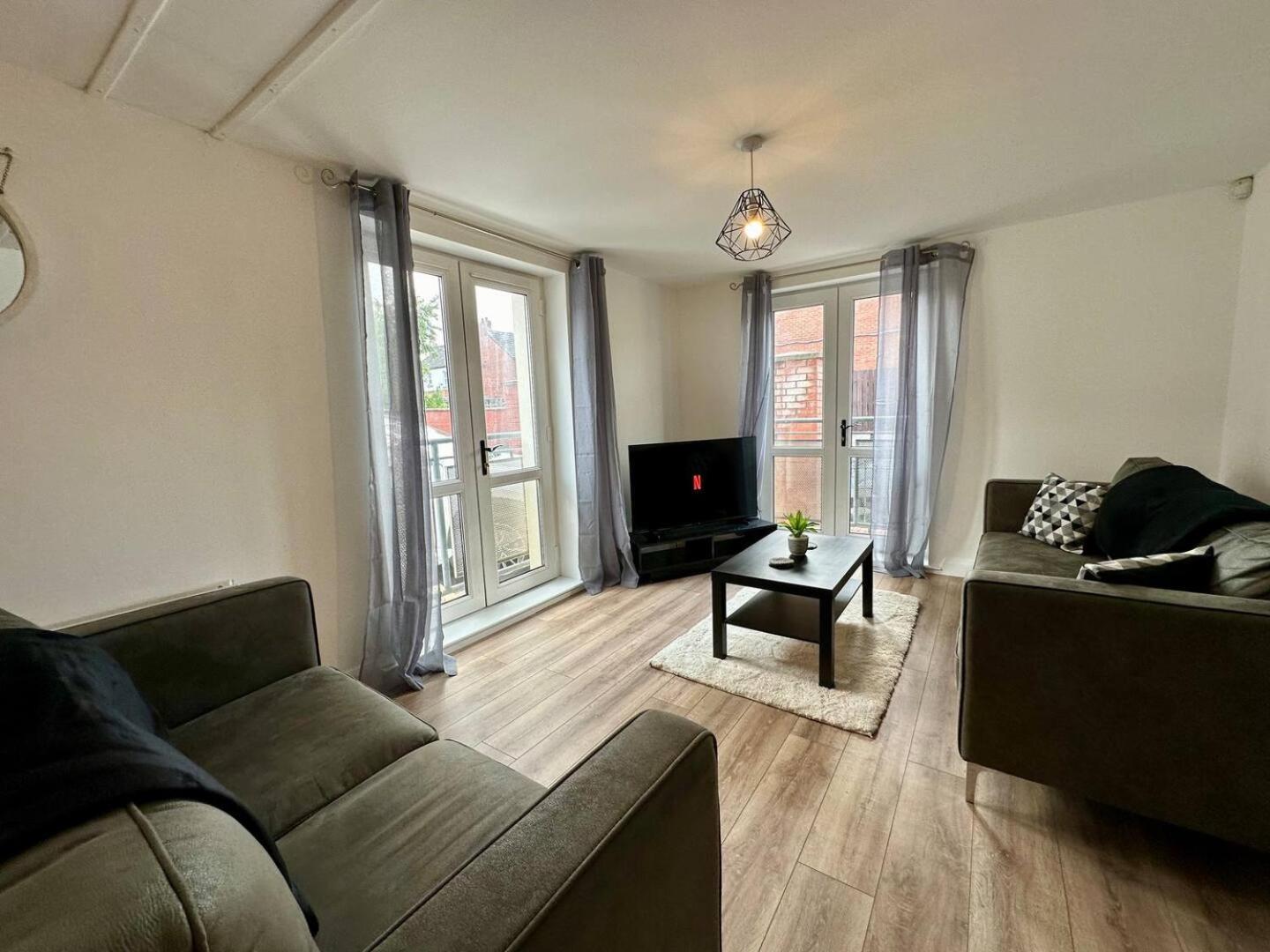 2Br City Side Apartment Belfast Exterior foto